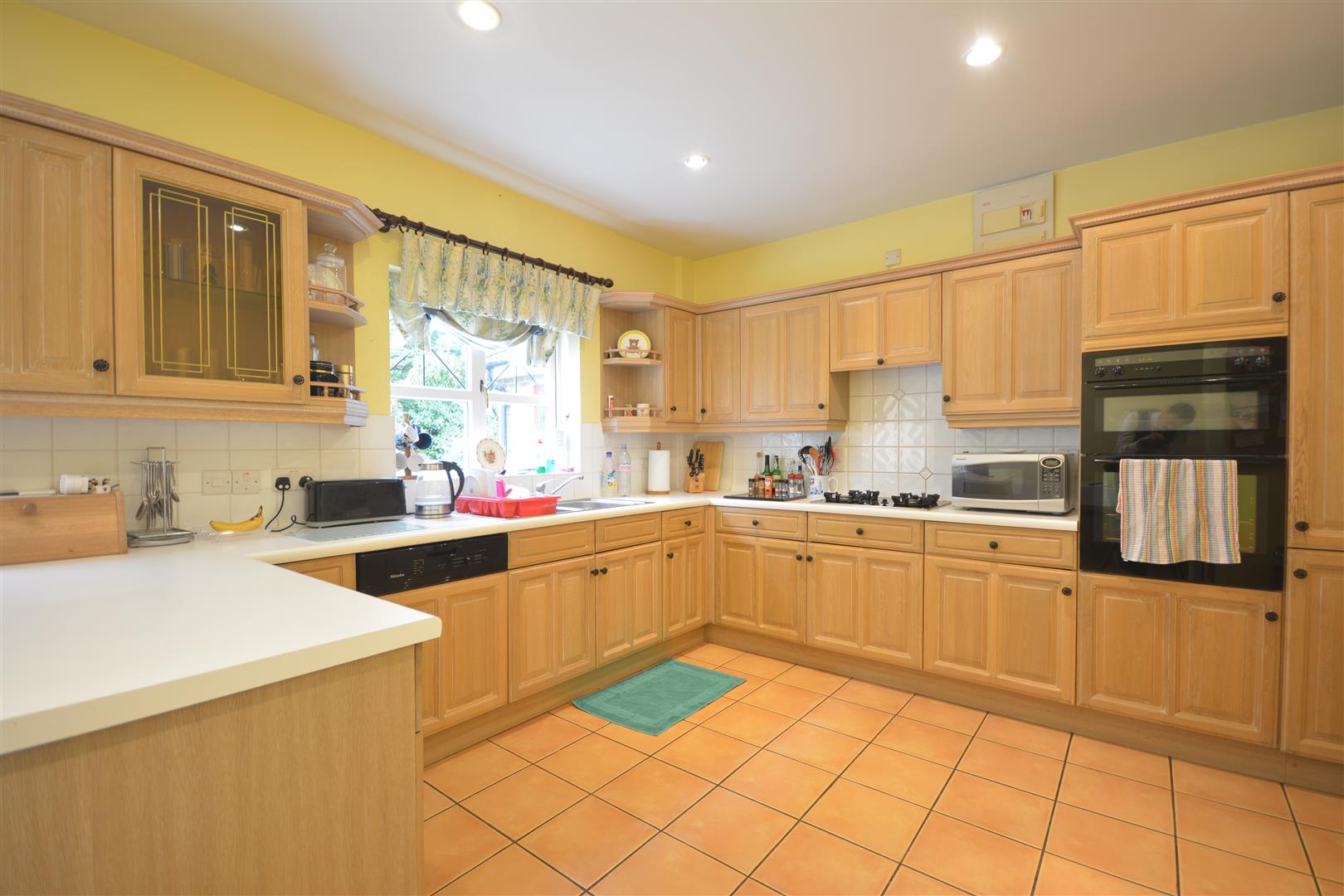 KITCHEN DINING AREA